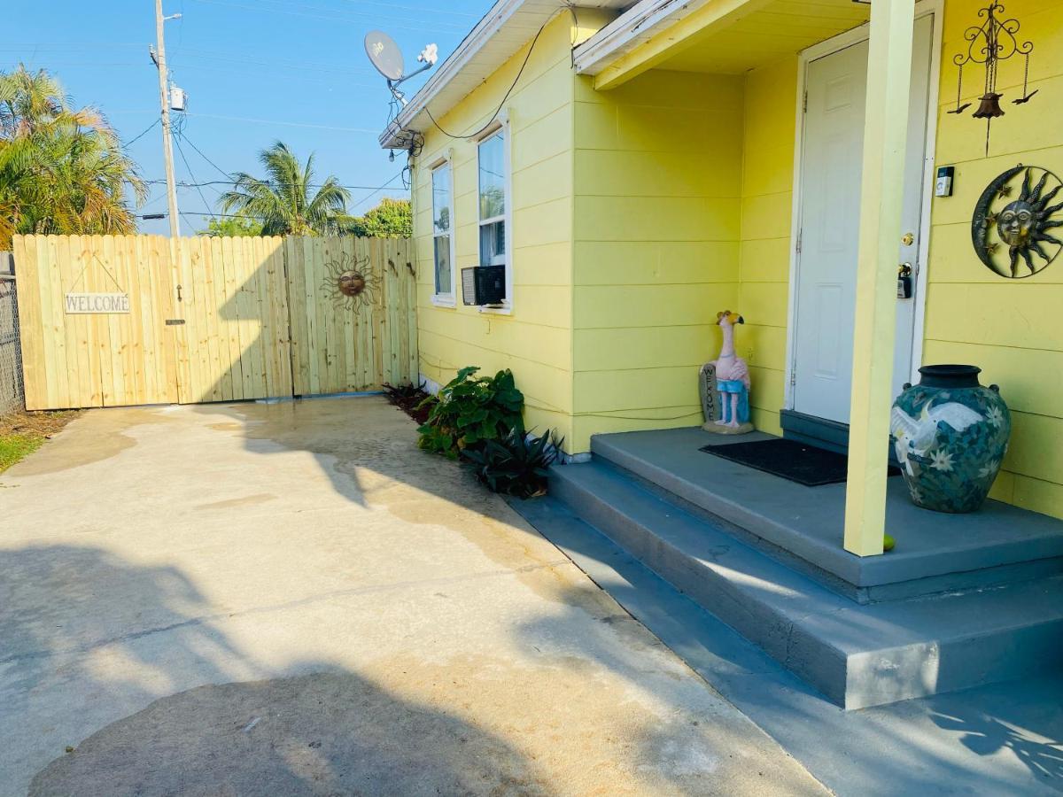 5 Min To Beach Large Living Room Fenced Backyard Bbq Firepit Driveway Boat Parking Lake Worth Beach Exterior foto