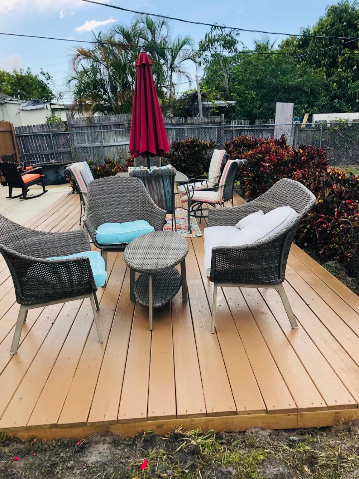 5 Min To Beach Large Living Room Fenced Backyard Bbq Firepit Driveway Boat Parking Lake Worth Beach Exterior foto